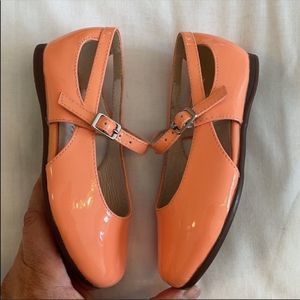 VENETTINI PASTEL ORANGE MARY JANES.  YES